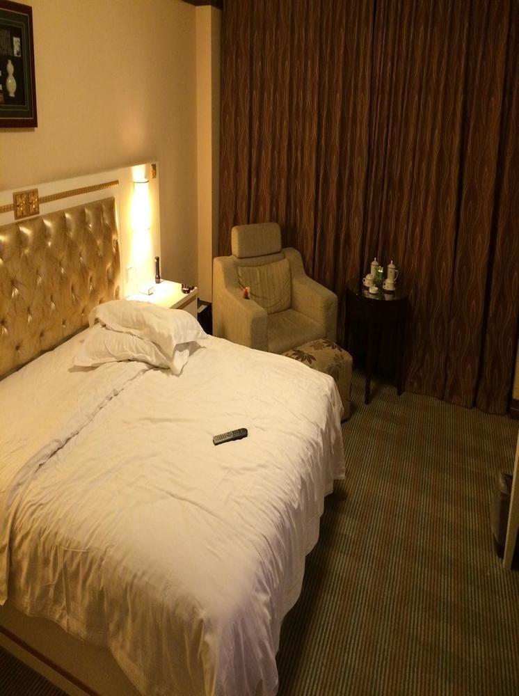 Yantai Asia Hotel Buitenkant foto